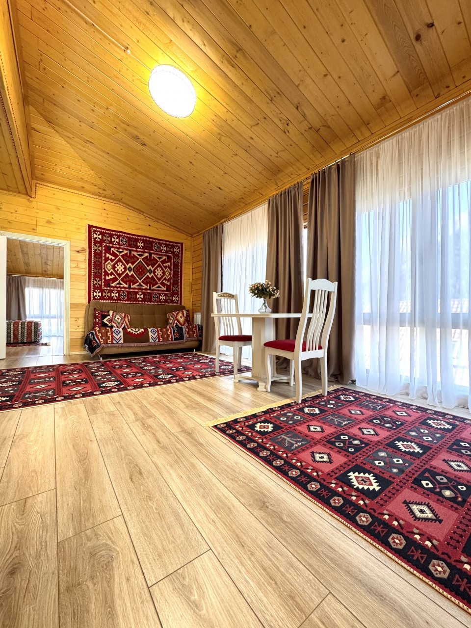 Номер (Трехкомнатный улучшенный комфорт с видом на горы | 3 этаж), Гостевой дом Hayat Haus