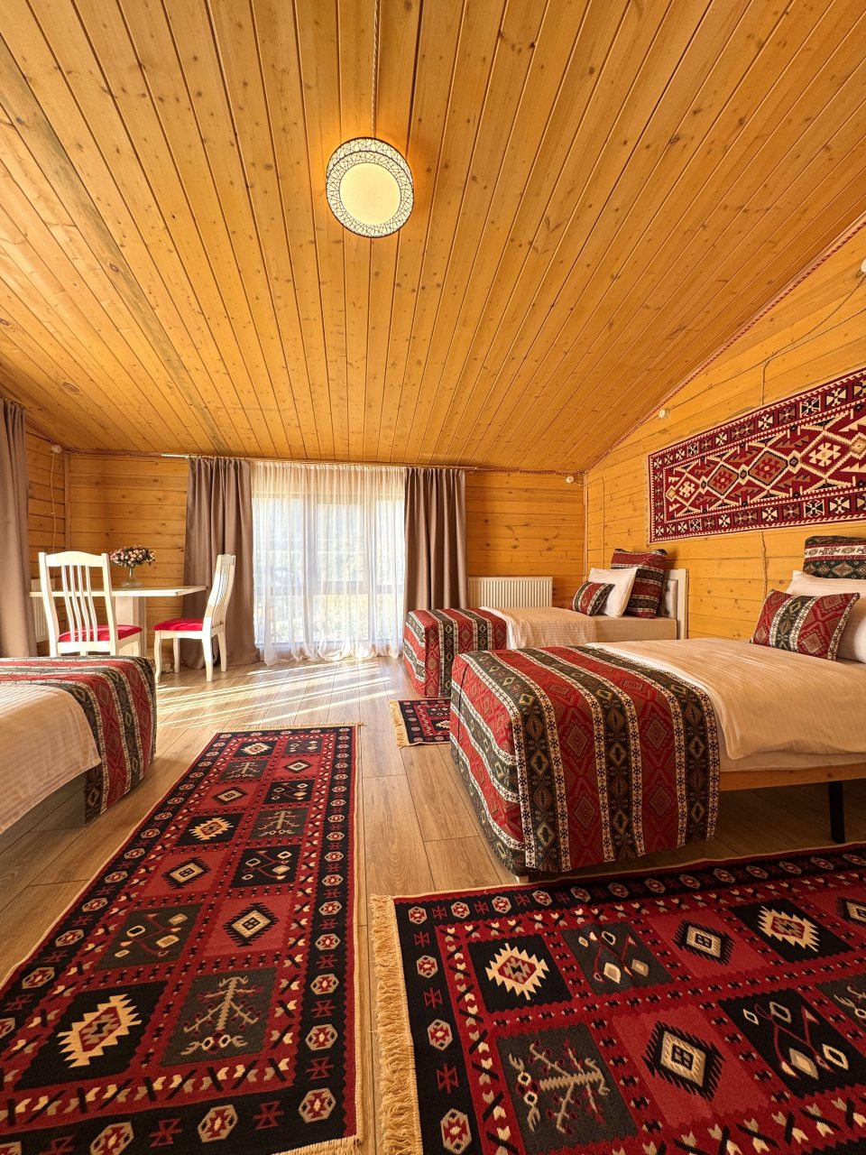 Номер (Трехкомнатный улучшенный комфорт с видом на горы | 3 этаж), Гостевой дом Hayat Haus