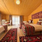 Номер (Трехкомнатный улучшенный комфорт с видом на горы | 3 этаж), Гостевой дом Hayat Haus