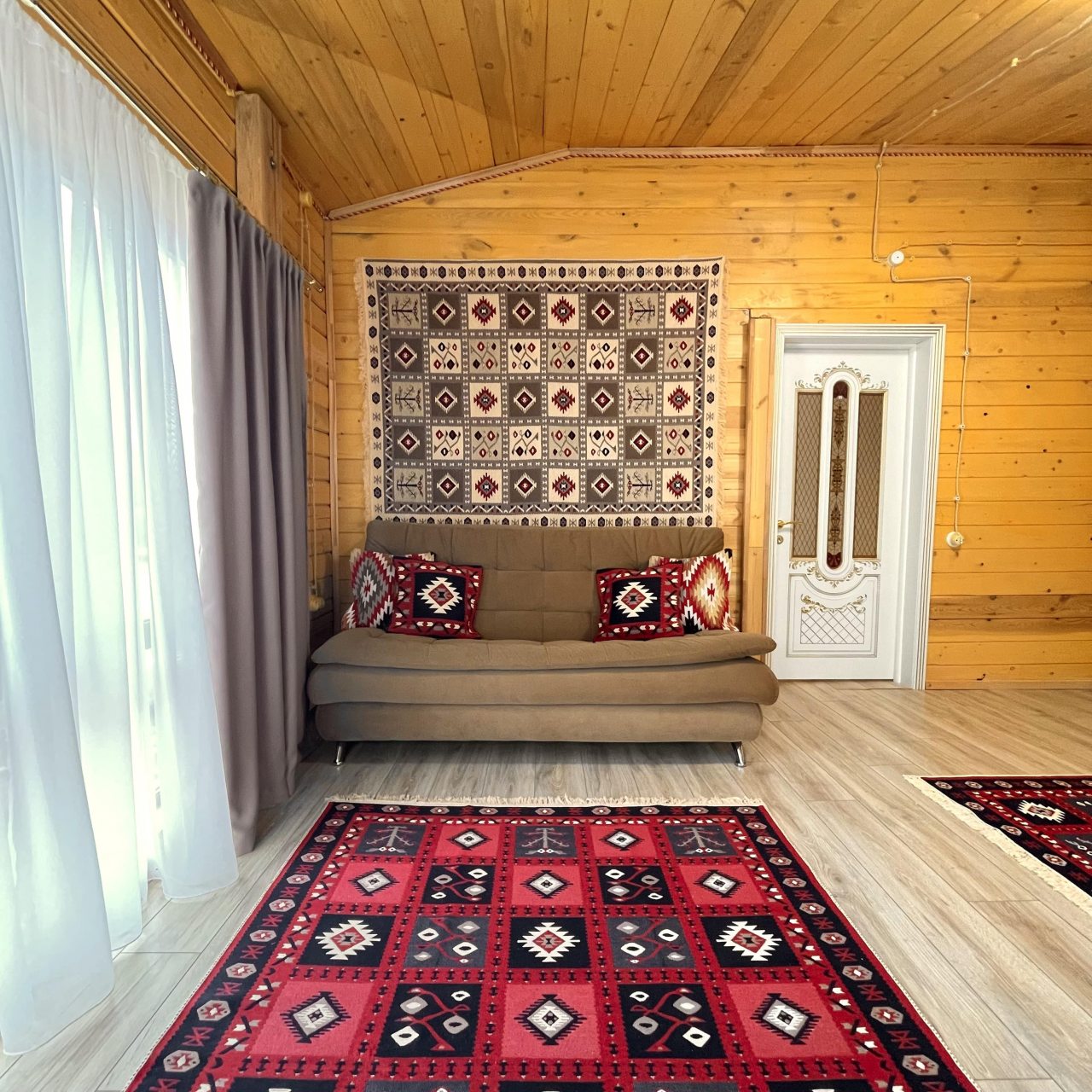 Номер (Трехкомнатный улучшенный комфорт с видом на горы | 3 этаж), Гостевой дом Hayat Haus