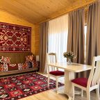 Номер (Трехкомнатный улучшенный комфорт с видом на горы | 3 этаж), Гостевой дом Hayat Haus