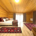 Номер (Трехкомнатный улучшенный комфорт с видом на горы | 3 этаж), Гостевой дом Hayat Haus