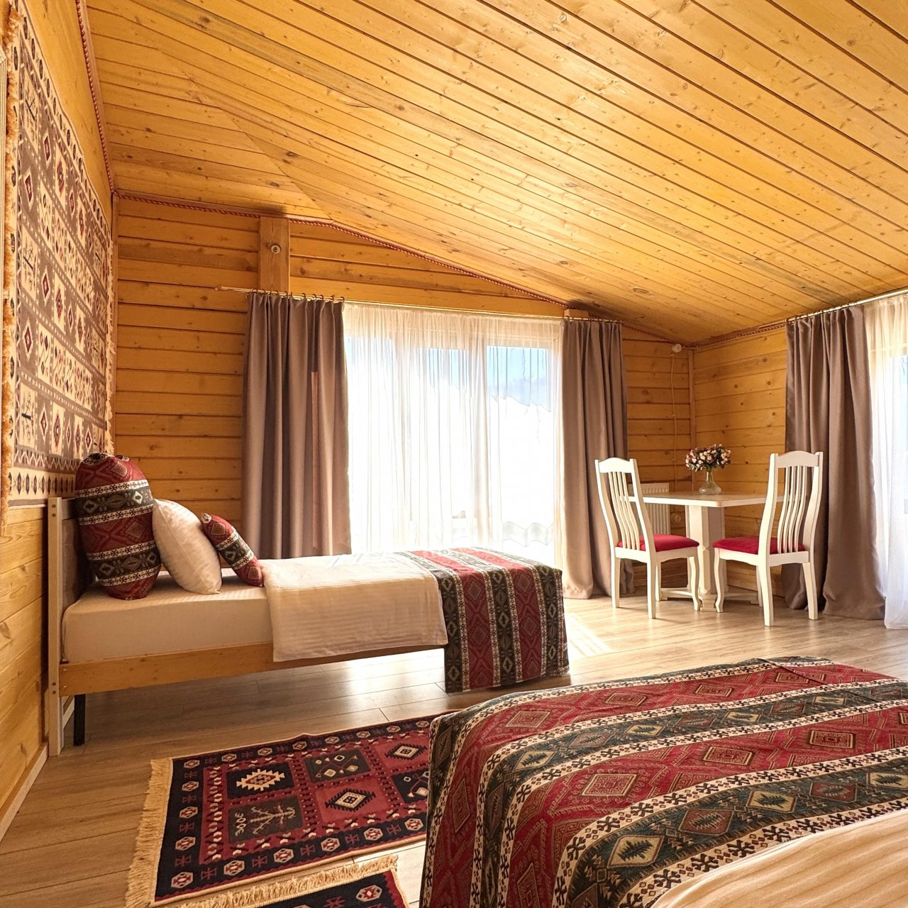 Номер (Трехкомнатный улучшенный комфорт с видом на горы | 3 этаж), Гостевой дом Hayat Haus