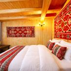 Семейный (Двухкомнатный улучшенный стандарт с видом на горы | без балкона | 2 этаж), Гостевой дом Hayat Haus