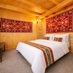 Семейный (Двухкомнатный улучшенный стандарт с видом на горы | без балкона | 2 этаж), Гостевой дом Hayat Haus