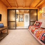 Семейный (Двухкомнатный улучшенный стандарт с видом на горы | без балкона | 2 этаж), Гостевой дом Hayat Haus