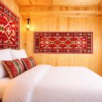 Номер (Трехкомнатный улучшенный стандарт с видом на горы | без балкона | 2 этаж), Гостевой дом Hayat Haus