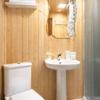 Номер (Трехкомнатный улучшенный стандарт с видом на горы | без балкона | 2 этаж), Гостевой дом Hayat Haus