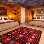 Апартаменты (Двухкомнатный комфорт с общей террасой и видом на горы | 2 этаж), Гостевой дом Hayat Haus