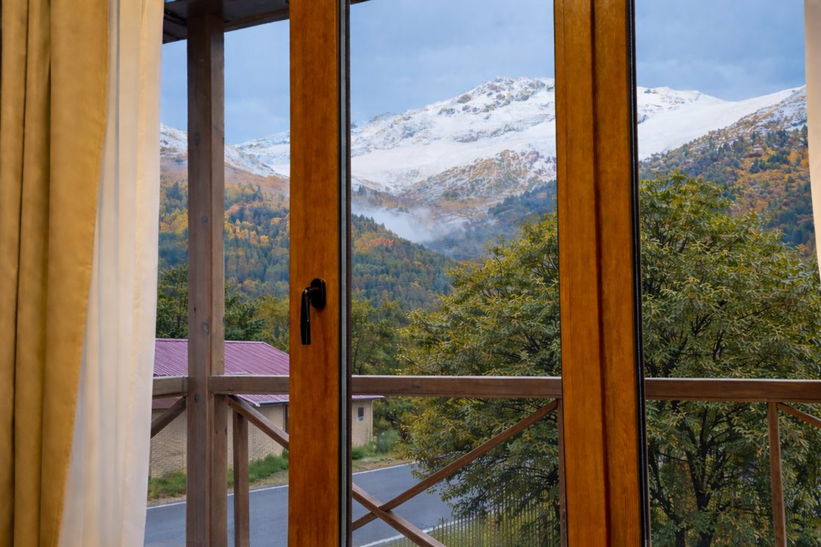 Номер (Трехкомнатный комфорт с общей террасой и видом на горы | 2 этаж), Гостевой дом Hayat Haus