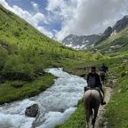 Конные и пешие походы по живописным горам.