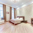 Студио (Классик с балконом на Караванной), Квартира R&B на Невском