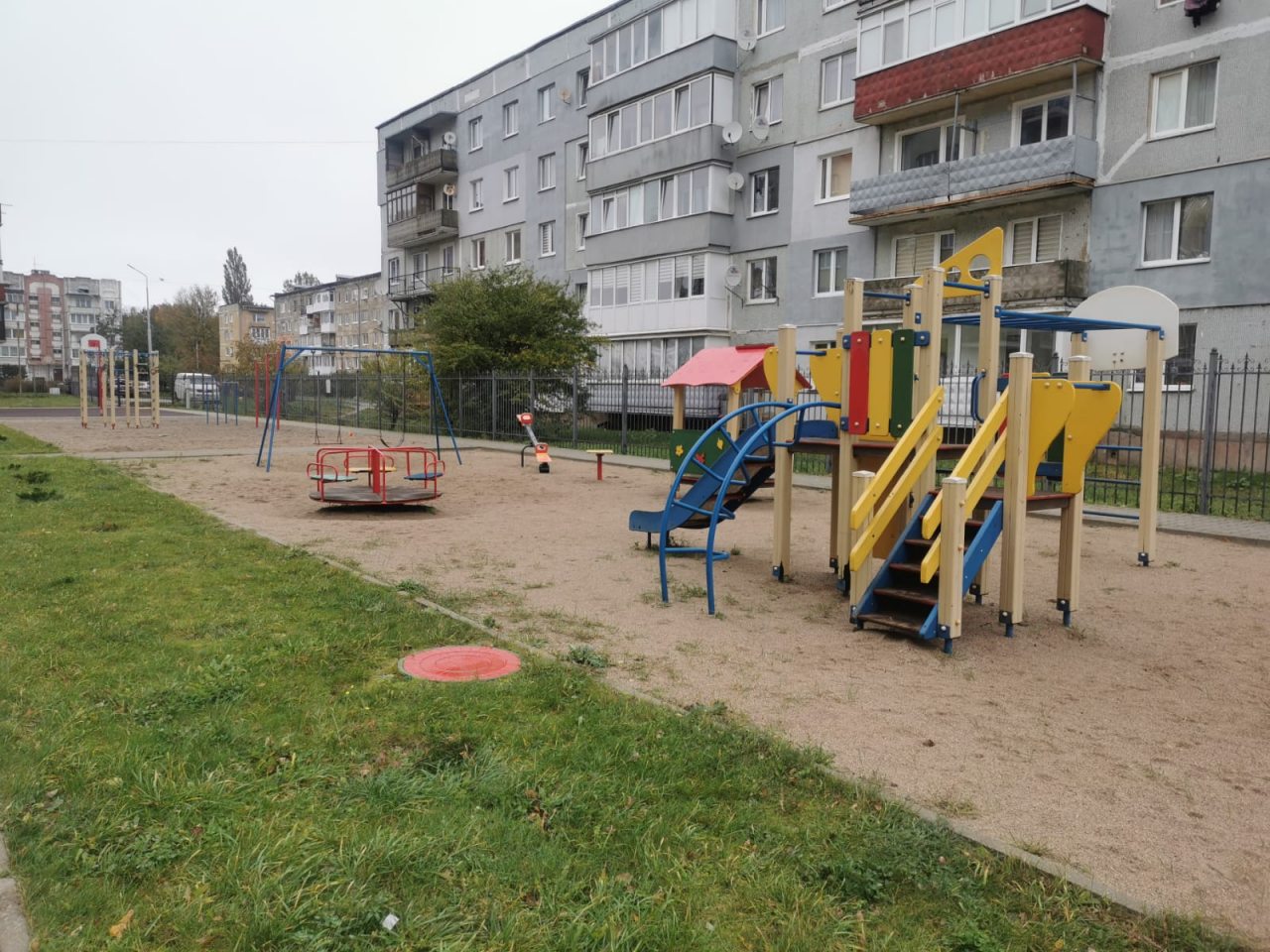 Детская площадка, Апартаменты Янтарная Корона