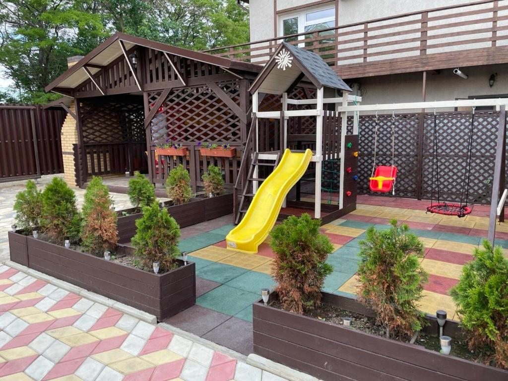 Детская площадка, База отдыха Домики на Черноморской 197