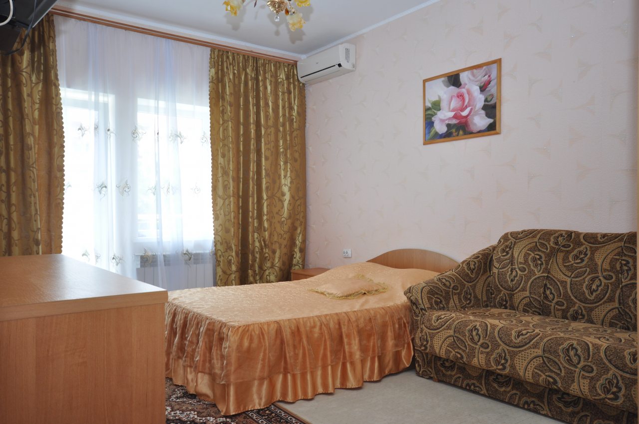 Четырехместный (Четырехместный), Отель Круиз