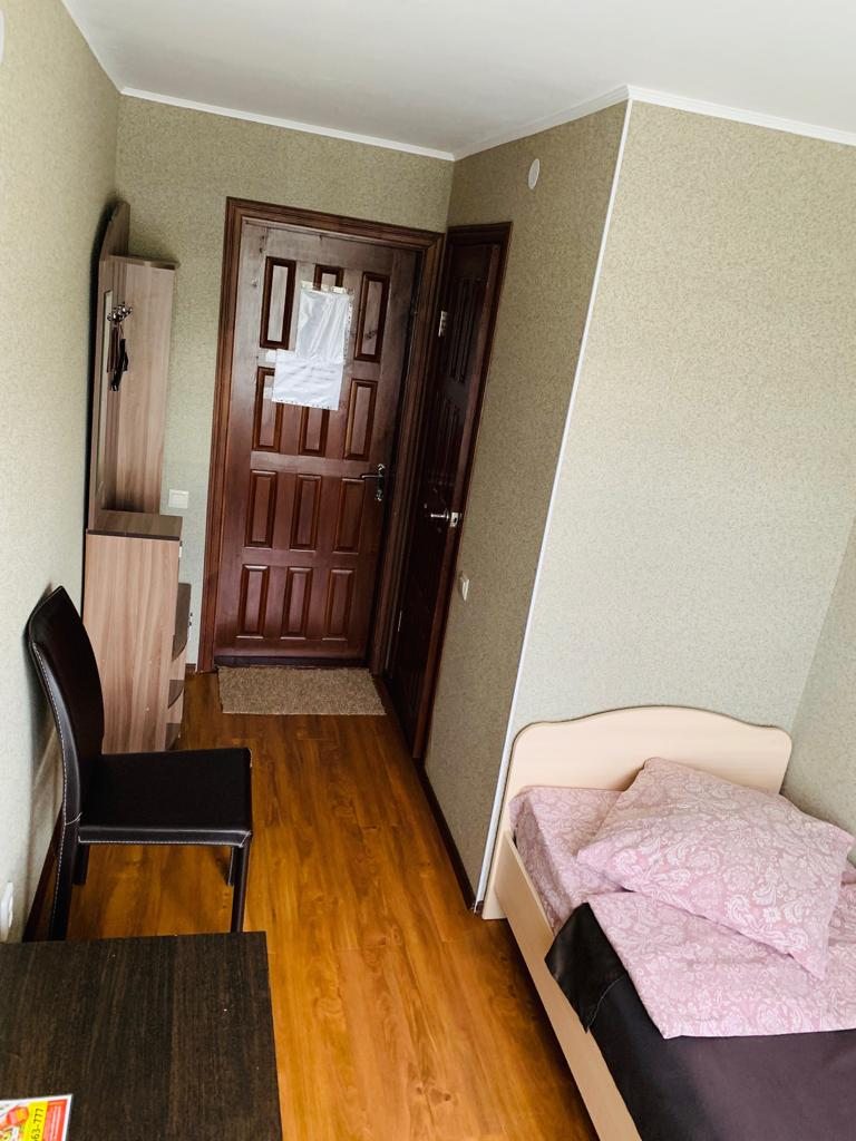 Одноместный (Одноместный номер со своими удобствами) мини-отеля Khol.in hotel, Сыктывкар