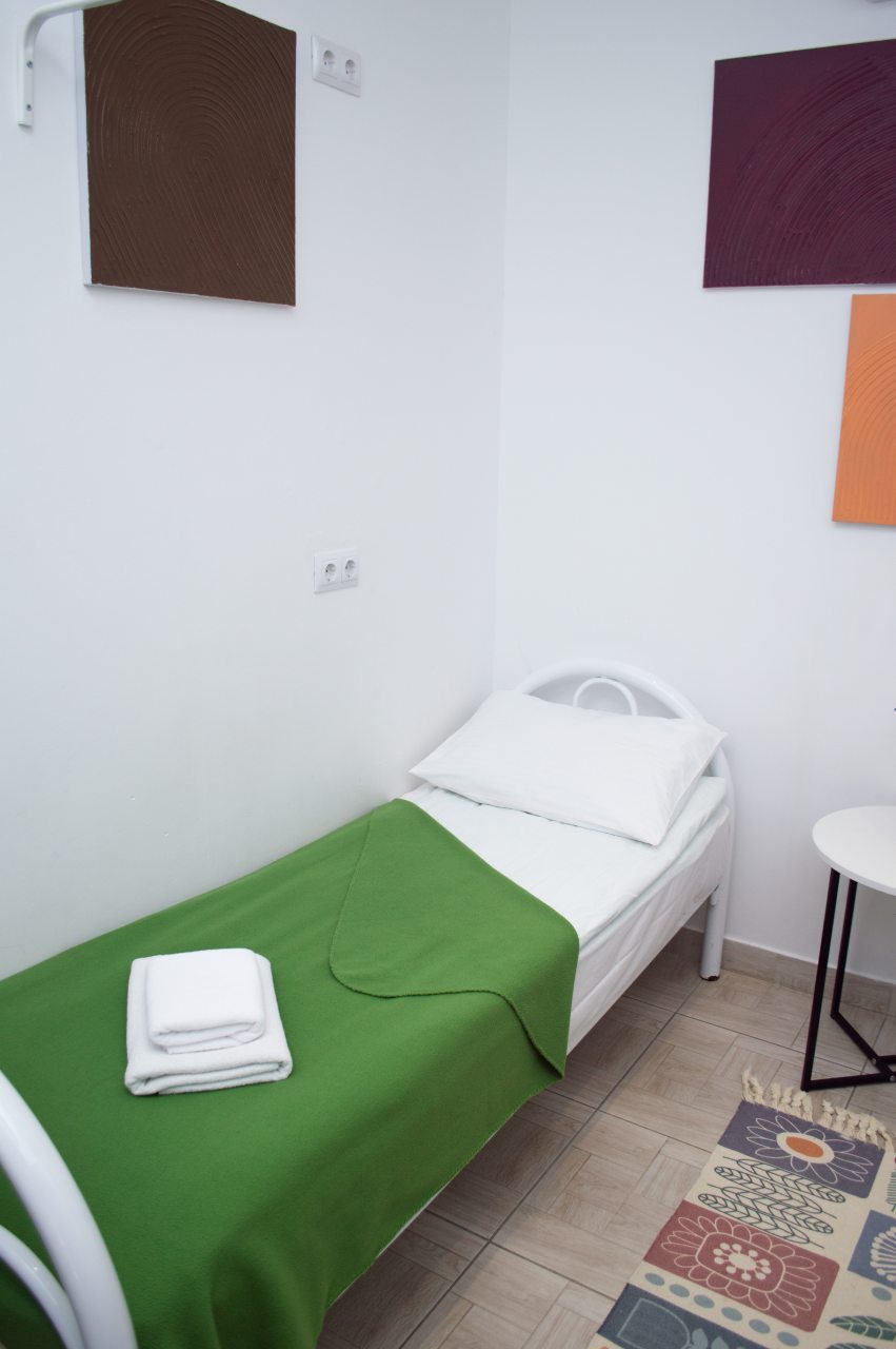 Двухместный (Комната с раздельными кроватями (без окна)), Хостел Sunny Sochi Hostel