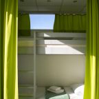 Семейный (Семейная комната, двухъярусная и двуспальная кровати), Хостел Sunny Sochi Hostel