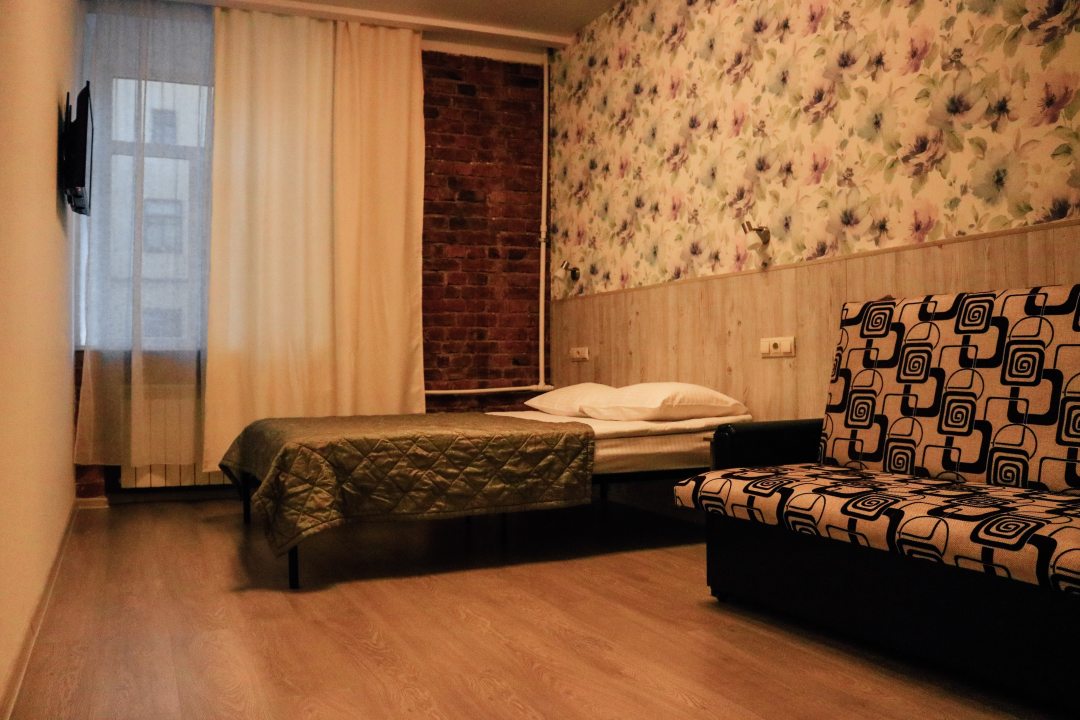 Четырехместный (Четырехместный номер с собственной ванной комнатой) отеля Капитал на Московском проспекте, Санкт-Петербург
