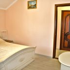 Семейный (2х комнатный 5-ти местный стандартный номер), Гостевой дом Надежда