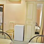 Семейный (2х комнатный 5-ти местный стандартный номер), Гостевой дом Надежда