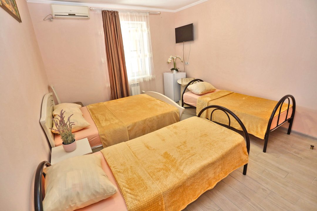 Четырехместный (4х местный стандартный номер), Гостевой дом Надежда