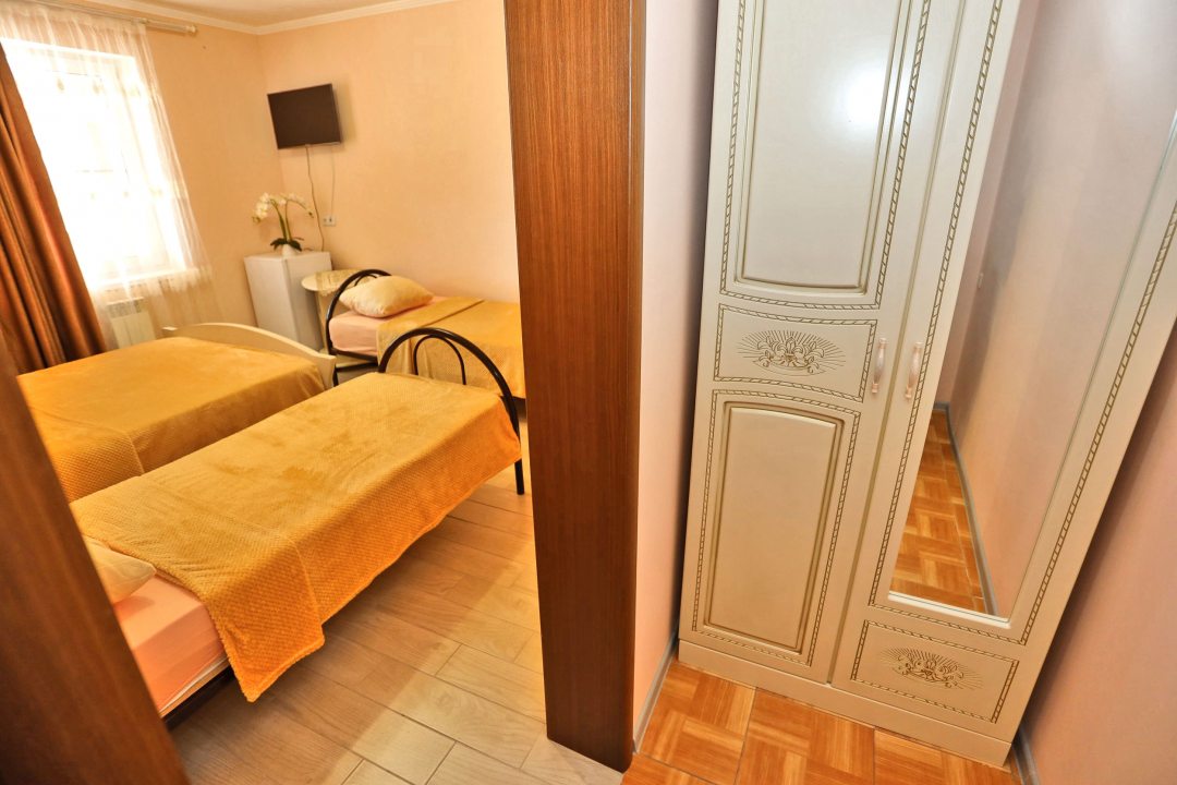 Четырехместный (4х местный стандартный номер), Гостевой дом Надежда