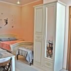 Люкс (2-х комнатный 5-ти местный люкс), Гостевой дом Надежда