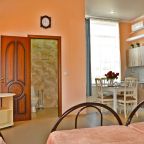 Люкс (5-ти местный люкс номер), Гостевой дом Надежда