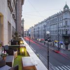 Видовые апартаменты с балконом с видом на Невский проспект