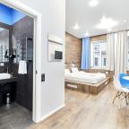 Апартаменты (Семейные апартаменты с большой кроватью и диваном), Апартаменты Гранд Сьютс by ACADEMIA