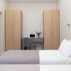 В одной из спален располагается отдельный письменный стол