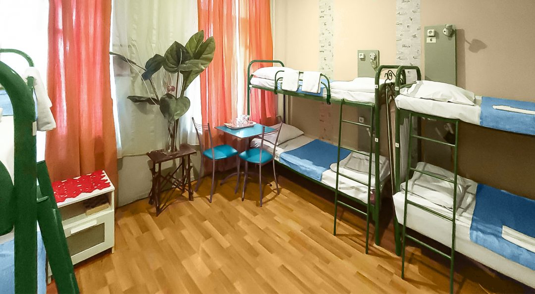 Шестиместный (Кровать в общем женском номере) гостевого дома YES, Санкт-Петербург