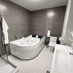 Ванная комната в номере гостиницы Park Hotel Aluston, Алушта