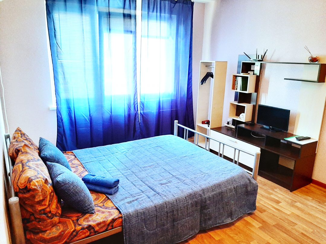 ЖК-телевизор, Уютные 1к квартиры с видом на р.Кубань