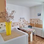 Квартира (Вид на реку,кабельное ТВ,сплит,WiFi), Квартиры с видом на реку Кубань