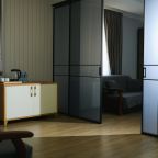 Трёхместный и более (Люкс 301), Отель Gold City