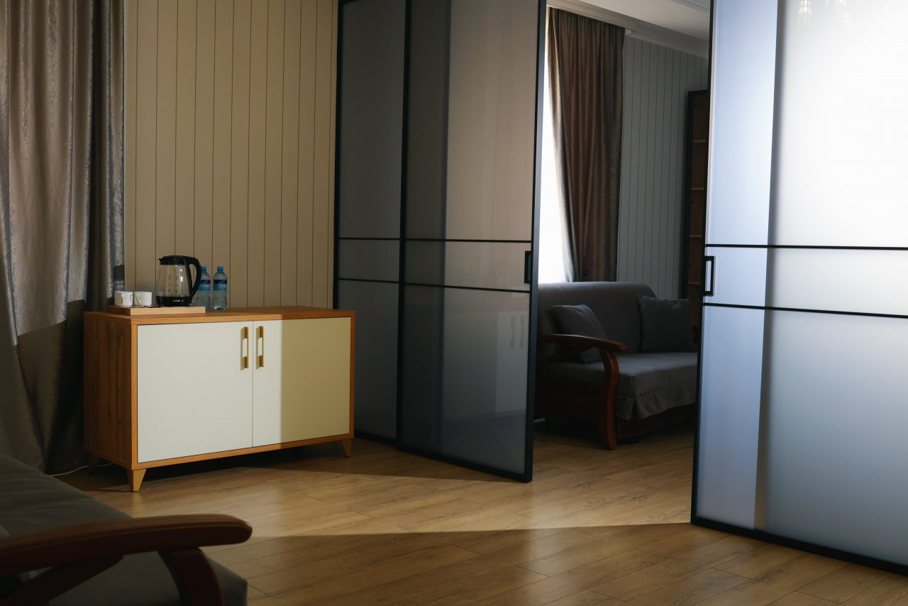 Трёхместный и более (Люкс 301), Отель Gold City