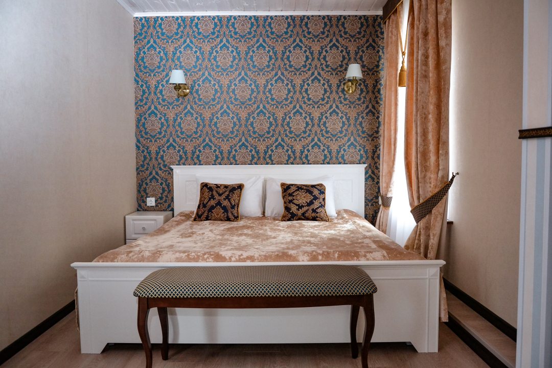 Двухместный (Стандартный  номер с двухспальной кроватью и удобствами в номере ( № 6)) гостиницы Русский причал, Тотьма