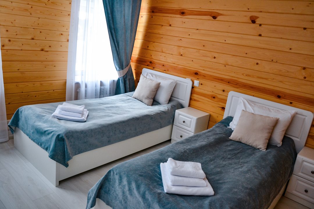 Двухместный (Бюджетный номер с 2 раздельными кроватями и удобствами на этаже) гостиницы Русский причал, Тотьма