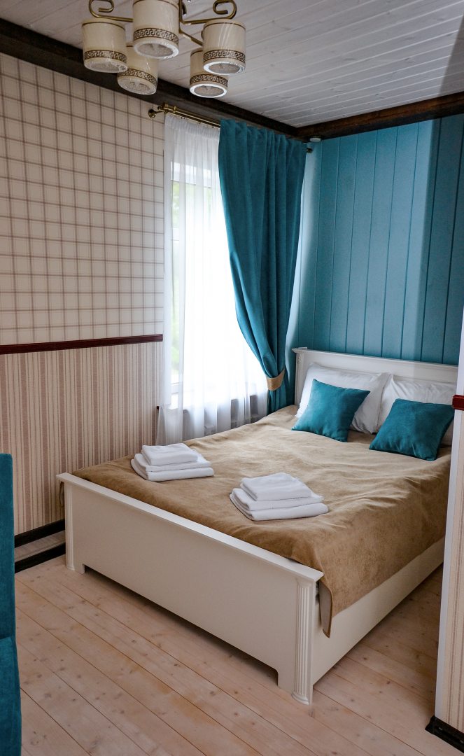 Двухместный (Стандартный  номер с двухспальной кроватью и удобствами в номере  № 2) гостиницы Русский причал, Тотьма