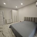 Апартаменты (Новые трёхкомнатные апартаменты с видом на море. Корпус Марио 16), Гостевой дом Madisson Rodina