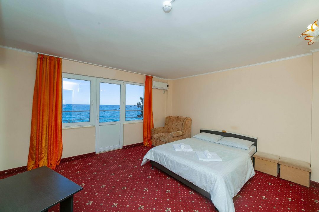 Двухместный (Комфорт балконный с видом на море) гостиницы Рай, Рыбачье, Крым