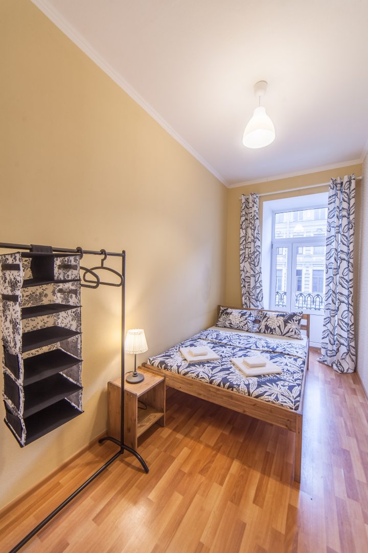 Двухместный (Двухместный номер с 1 двуспальной кроватью с балконом и общей ванной комнатой.) гостевого дома Viktorio, Санкт-Петербург