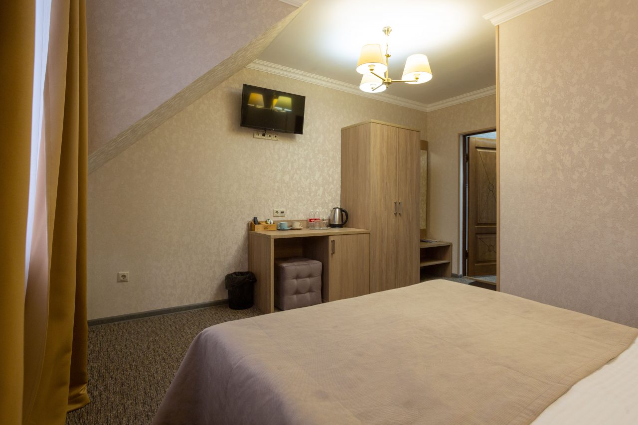 Стандартный однокомнатный номер с двуспальной кроватью