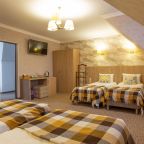 Комфортный номер с четырьмя односпальными кроватями