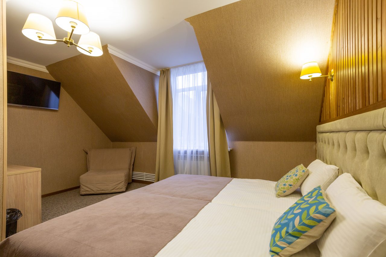 Трехместный (Комфорт с раздельными кроватями), Отель Корона