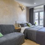 Двуспальная кровать и раскладной диван