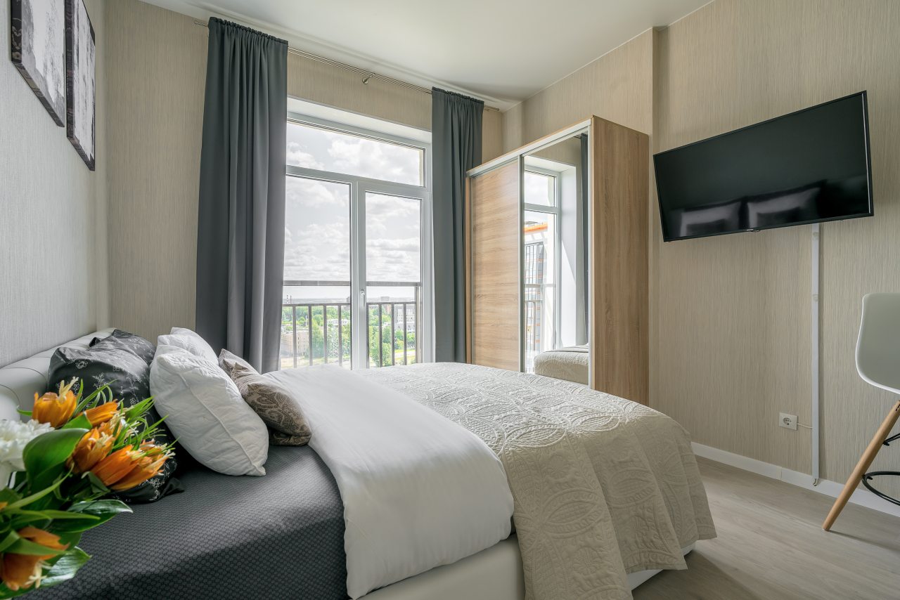 Двуспальная кровать