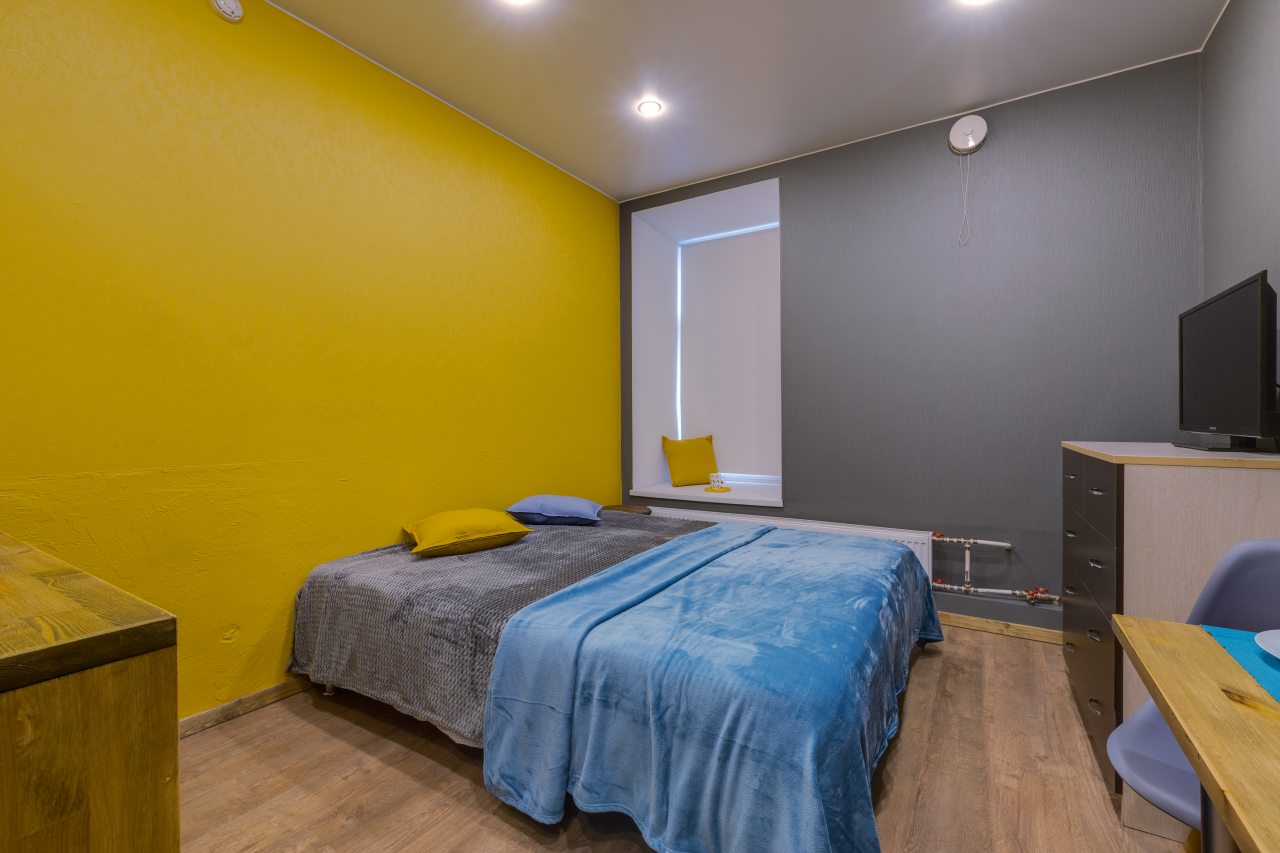 Двуспальная кровать